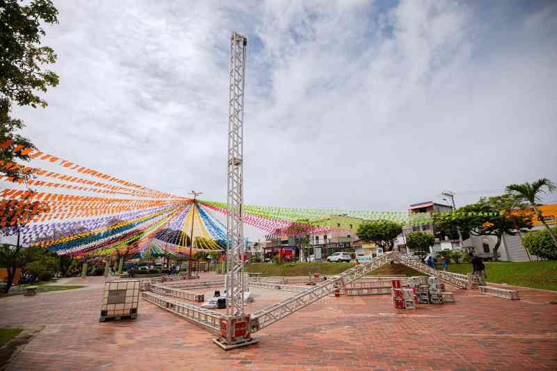 Prefeitura realiza montagem da estrutura do Pedrão de Lauro