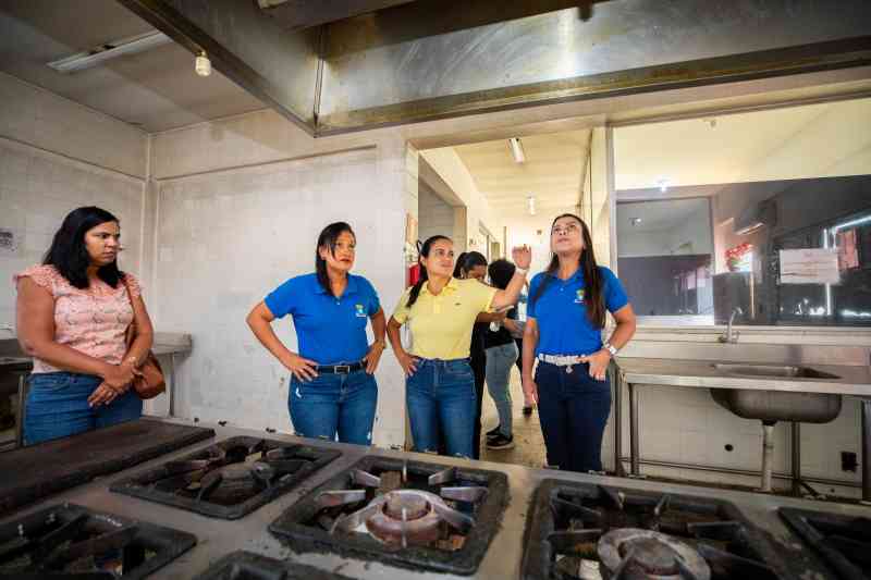 Prefeita Débora realizou visita técnica à Cozinha Comunitária de Itinga