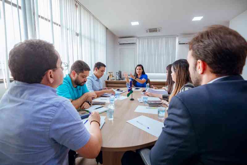 Prefeita Débora dialoga com secretariado para o fortalecimento da administração municipal