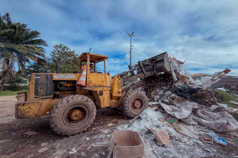 Prefeitura inicia transformação da Rua Dez, no Miragem, com ação intensiva de limpeza
