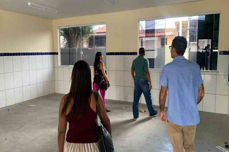 Pais fazem visita ao novo espaço da Escola Cadetes Mirins