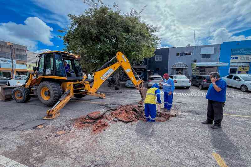 Prefeitura inicia substituição de manilhas danificadas na Av. Luiz Tarquínio Pontes
