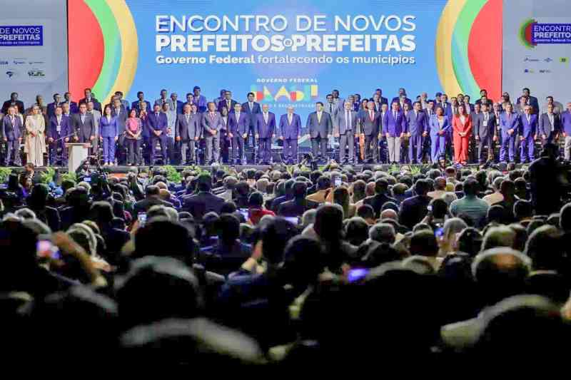 Débora Regis participa do Encontro Nacional de  Novos Prefeitos em Brasília em busca de parcerias para Lauro de Freitas