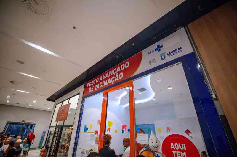 Prefeita fiscaliza posto de vacinação no Parque Shopping Bahia neste sábado (7)