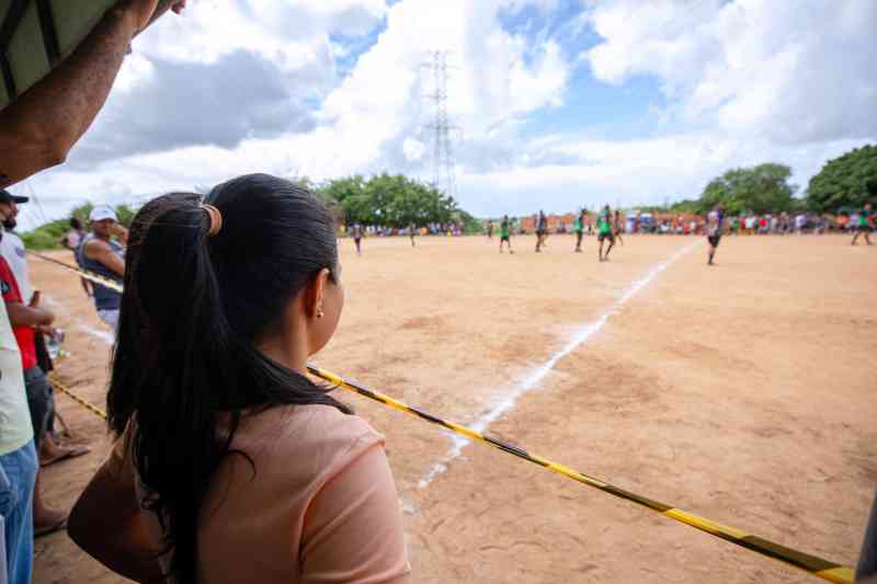 Prefeita acompanha final do campeonato de futebol no Parque São Paulo neste domingo (25)