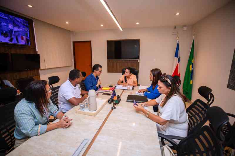 Prefeita se reúne com sindicato dos servidores e ouve pleito da categoria