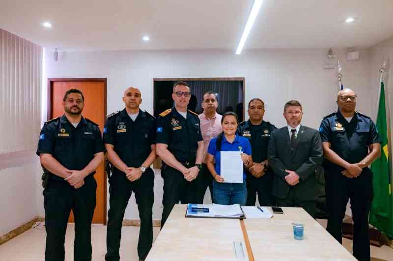 Prefeita Débora assina termo de cooperação técnica entre a Guarda Municipal de Lauro de Freitas e Salvador