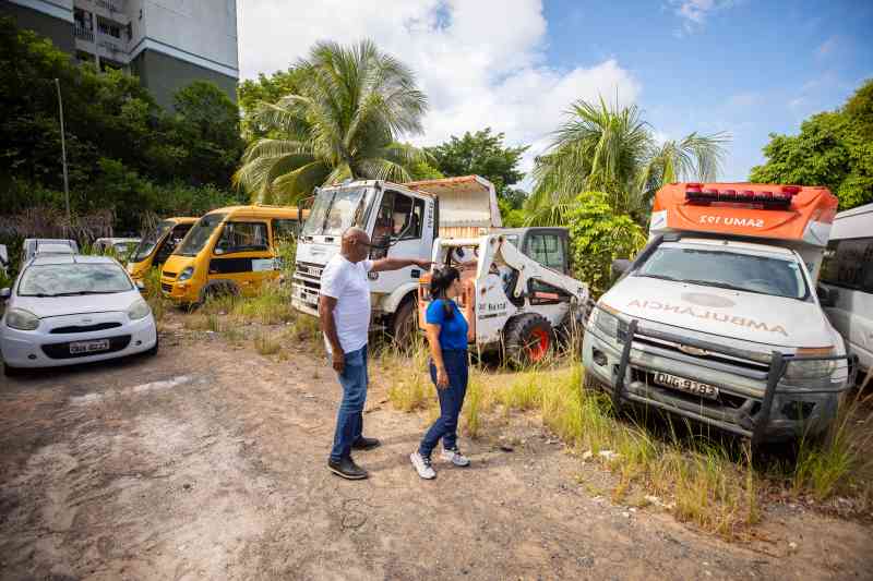 Veículos são encontrados sucateados em vistoria realizada pela prefeita Débora