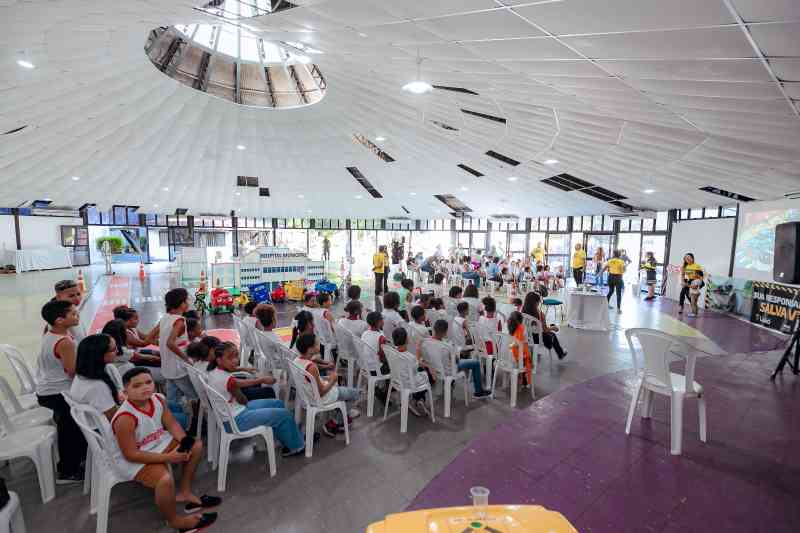 Alunos da rede pública participam de ação educativa do Maio Amarelo