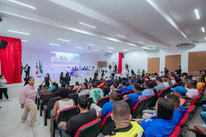 Prefeita Débora participa de debate sobre regulamentação de motoristas de aplicativo