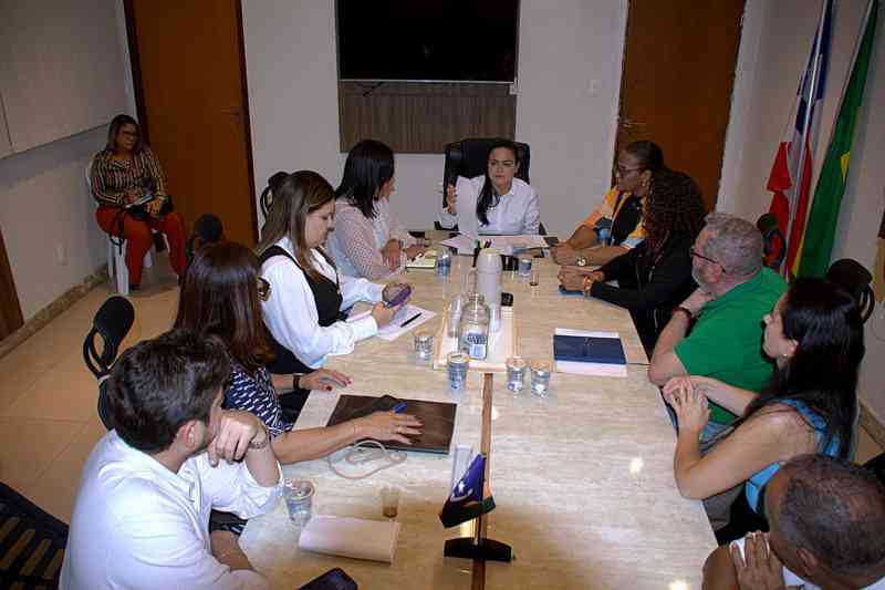 Prefeita Débora Regis se reúne com representantes da Accabem para fortalecer apoio à instituição