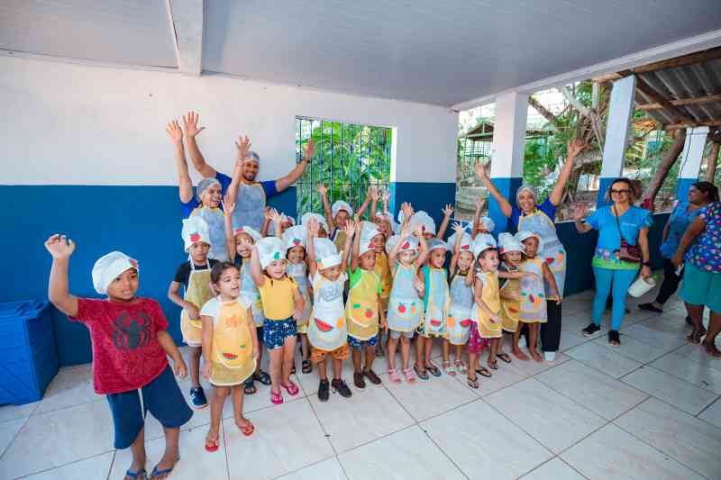 Oficina de culinária promove educação nutricional nas creches de Lauro de Freitas