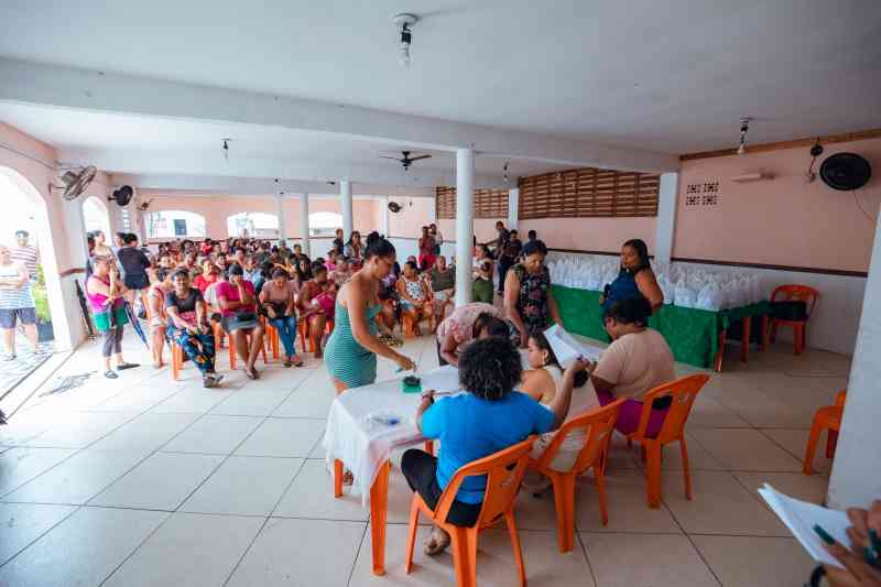 Famílias de Portão e Areia Branca recebem 400kg de leite em pó