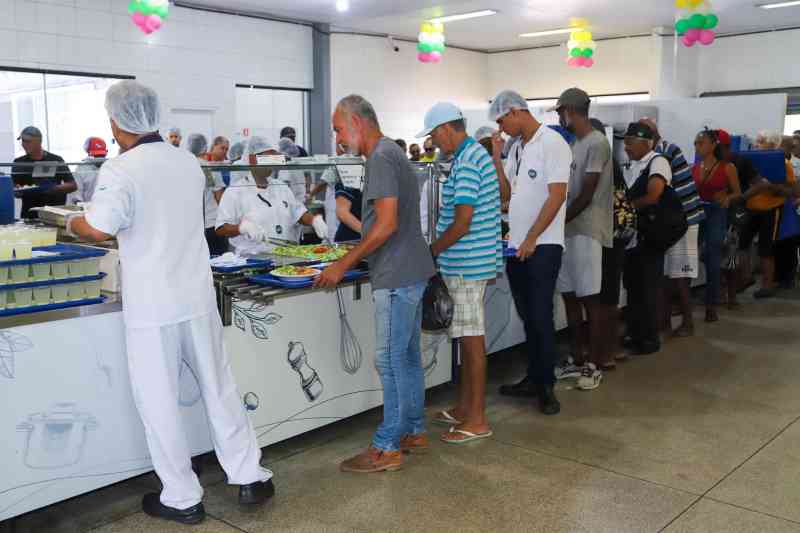 Com 8 milhões de refeições servidas, Restaurante Popular de Lauro de Freitas comemora 16 anos