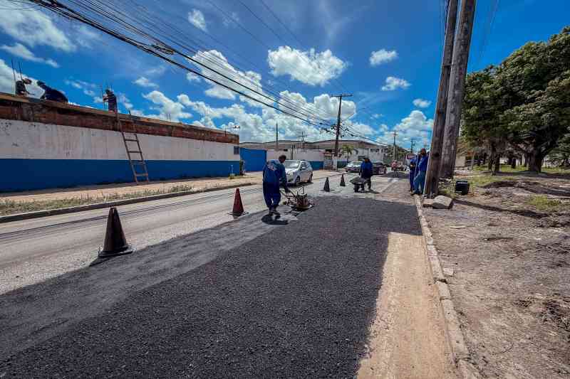 Ações emergenciais da Operação Buraco Zero acontecem na Estrada do Coco e Gerino de Souza
