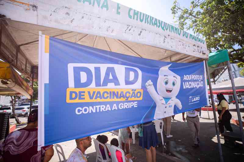 Prefeita Débora Regis prestigia Dia D de vacinação e acompanha ação nas USFs