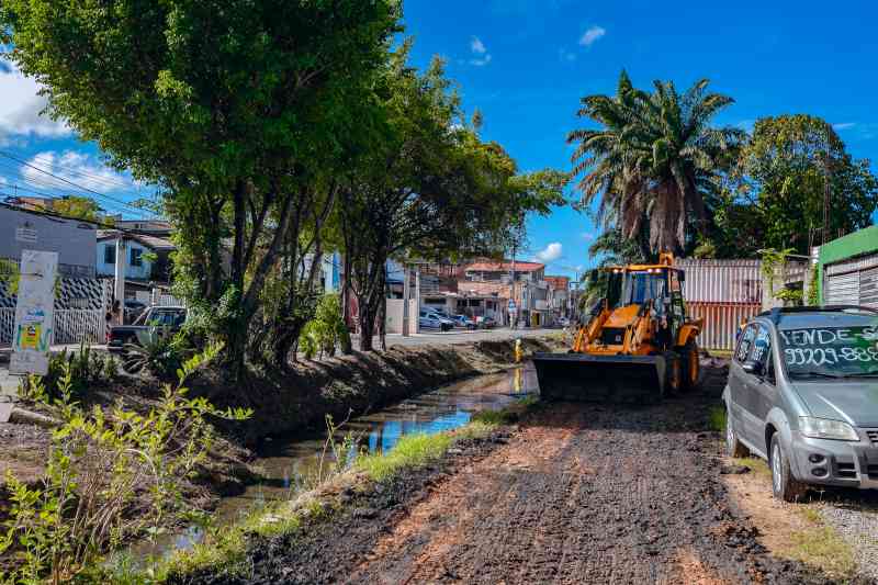 Limpeza de canal aconteceu em Itinga e na Gerino, nesta sexta-feira (23)