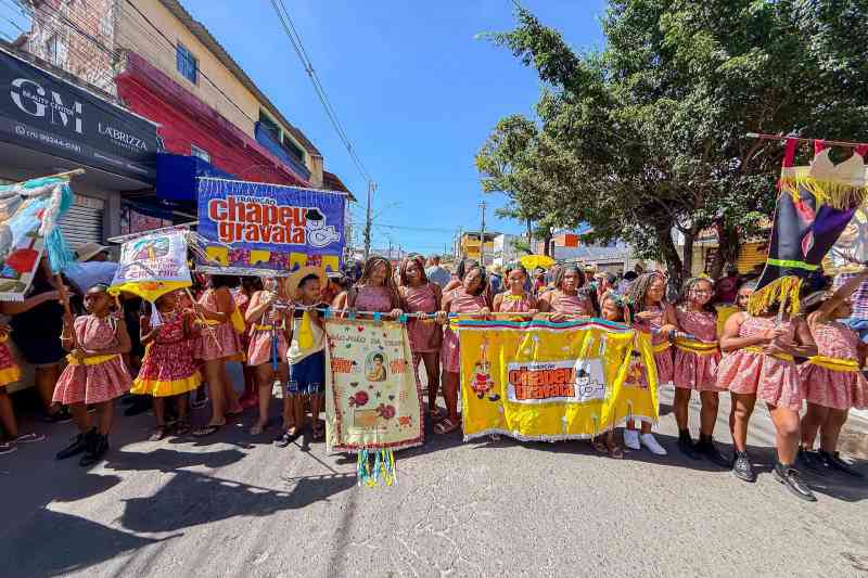Dezenas de famílias participam de arrastões juninos no 2º dia do Pedrão de Lauro