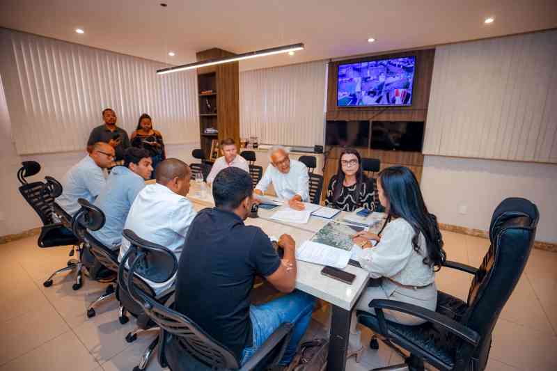 Prefeita trata obras de macrodrenagem no município em reunião com a Conder
