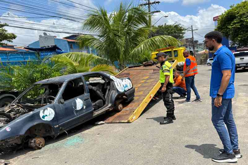 Prefeitura inicia ação de remoção de veículos abandonados