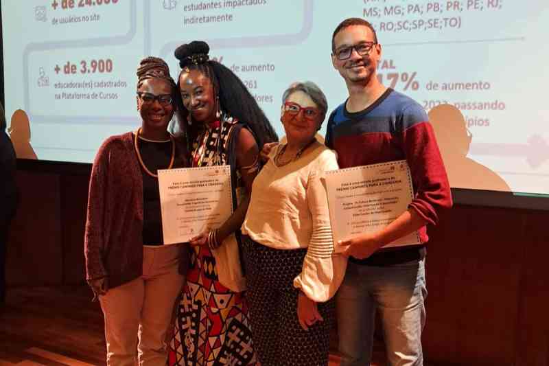 Educadores de Lauro de Freitas recebem prêmio 'Caminhos para a Cidadania' da CCR