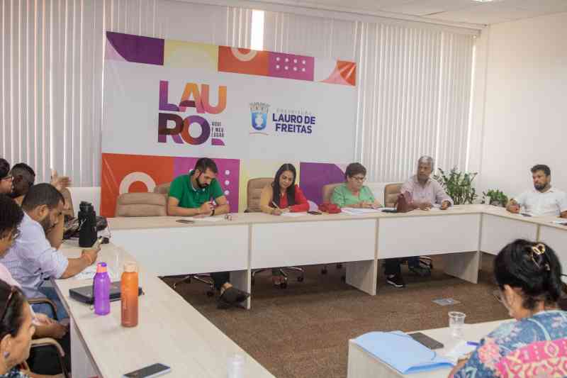 Prefeita Moema Gramacho se reúne com profissionais da educação municipal de Lauro de Freitas