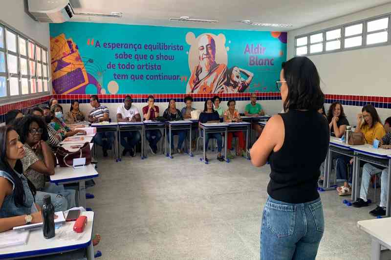 Parceria entre SEMED e Editora Moderna promove ciclo de formação para professores e coordenadores em Lauro de Freitas