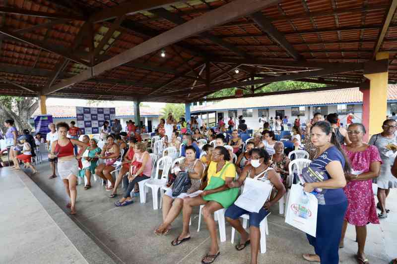 Prefeitura em Ação: moradores de Itinga lotam espaço da Escola Santa Rita para atendimentos e serviços 