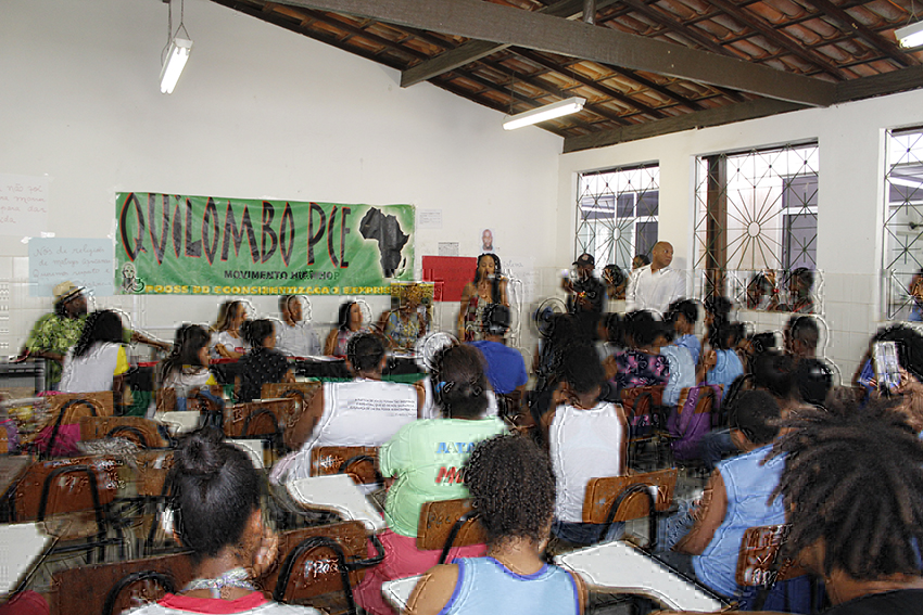  Escola de Lauro de Freitas abre as portas para discutir  genocdio e feminicdio no Novembro Negro