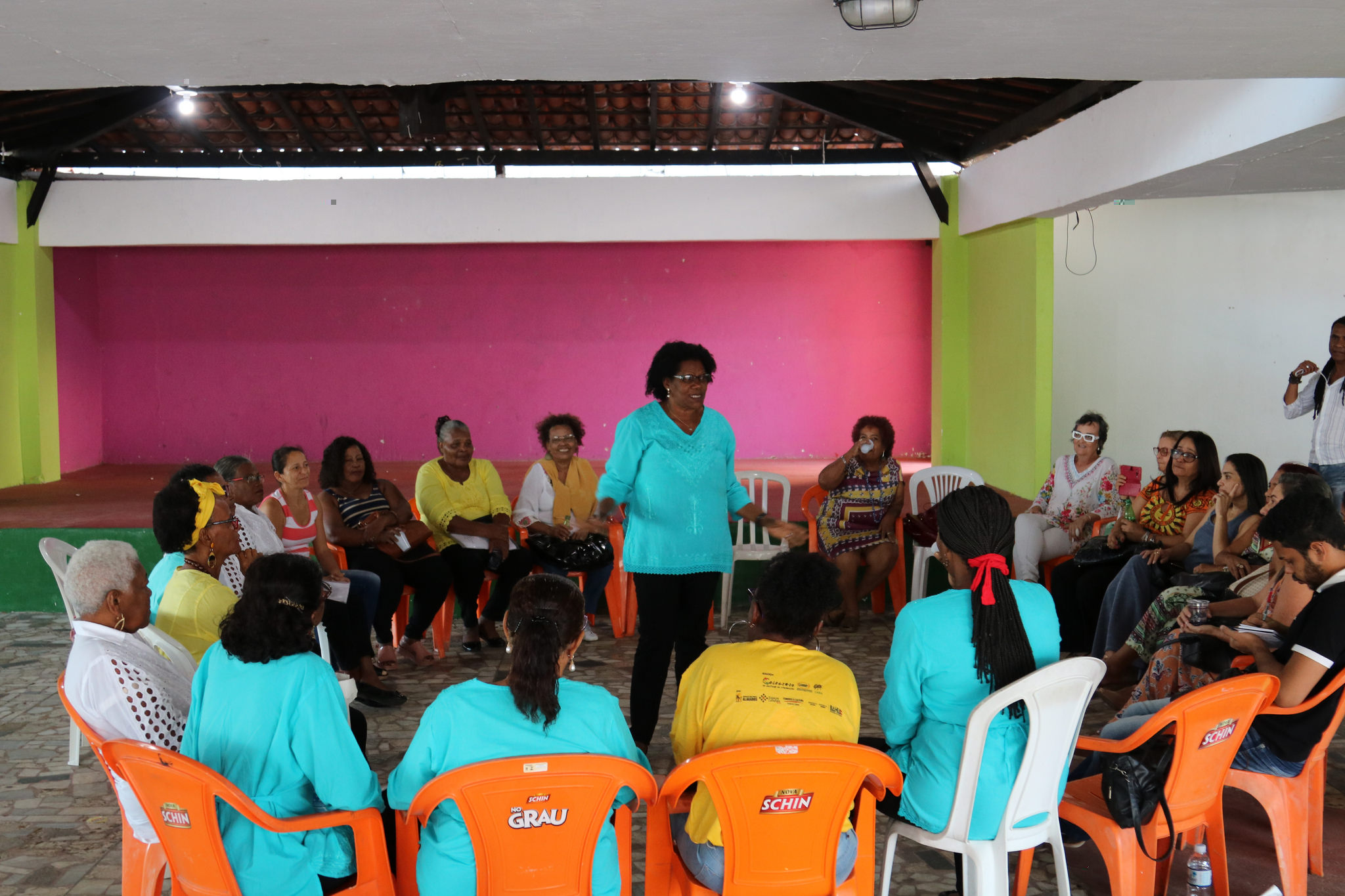 Educao de Lauro de Freitas promove cultura com apresentao do Coral Mulheres dos Alagados 