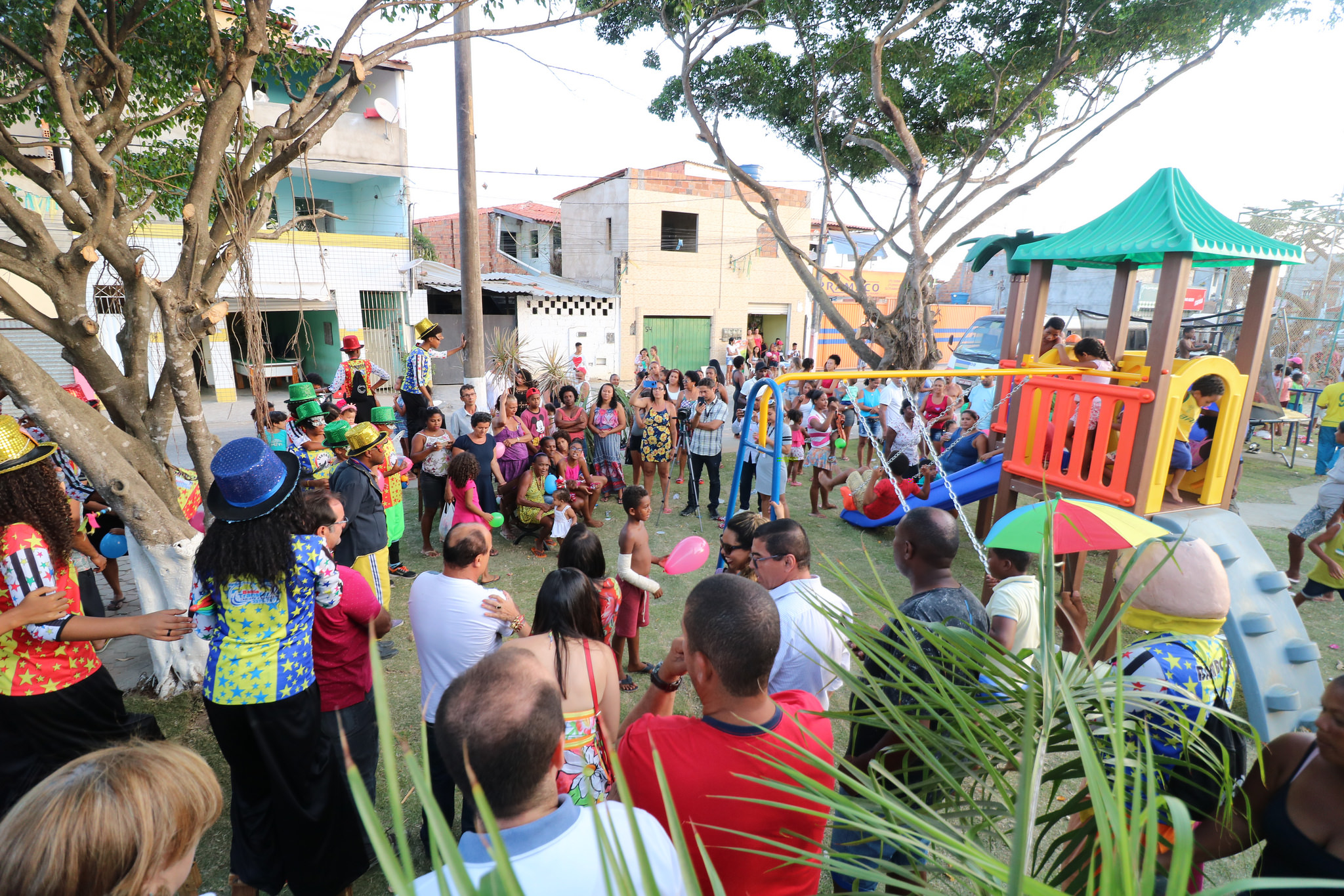 Lauro de Freitas comemora Dia das Crianas com entrega de mais uma praa revitalizada