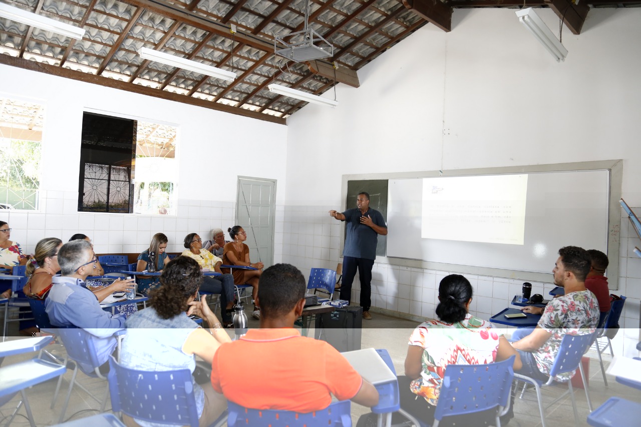 Professores participam de workshop sobre uso de tcnicas de vdeos e rdio em sala de aula