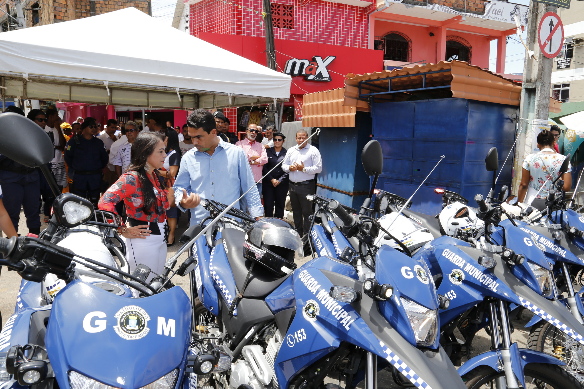   Lauro de Freitas lana Operao Vero com entrega de motocicletas  Guarda Municipal