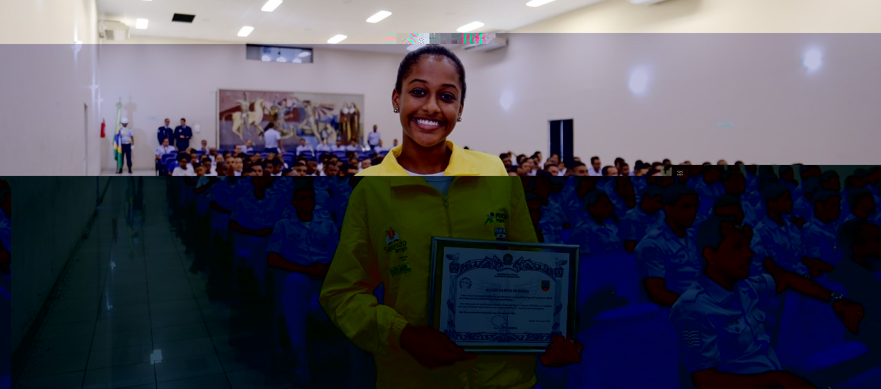 Estudante de Lauro de Freitas recebe homenagem da Base Area por desempenho no esporte
