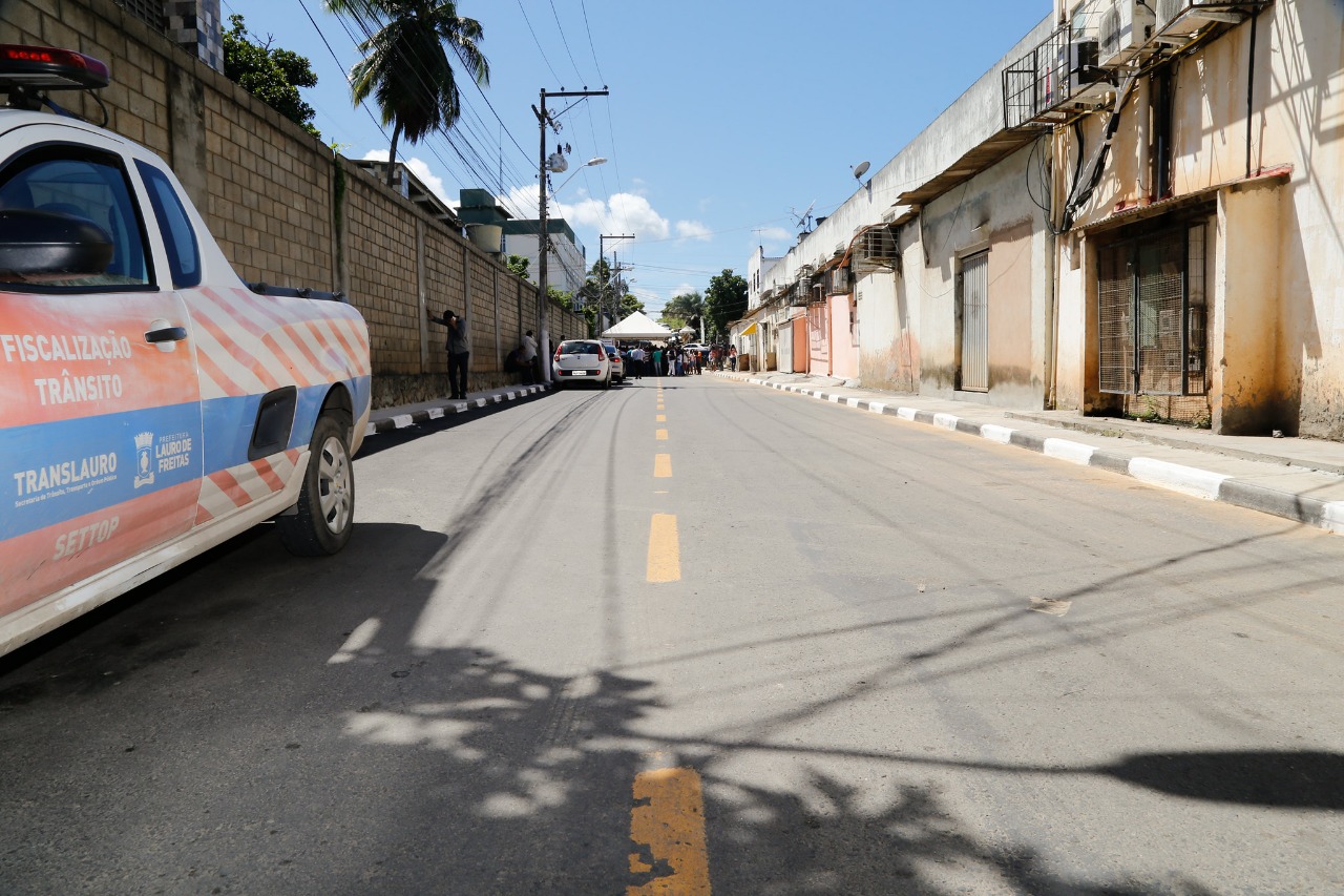 Prefeitura inaugura pavimentao de rua e facilita mobilidade no Recreio Ipitanga