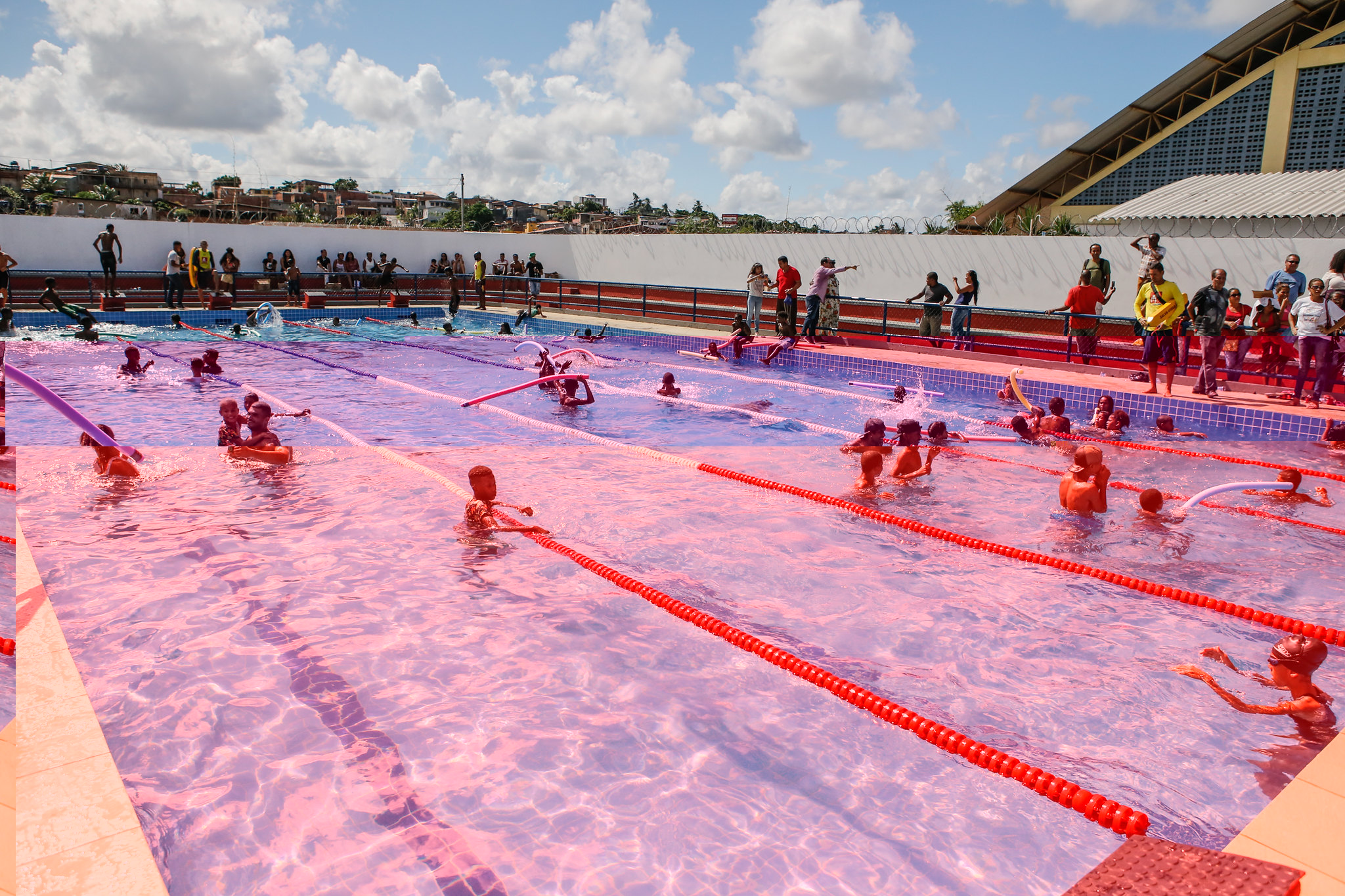 Lauro de Freitas inaugura piscina semiolmpica com foco na incluso social