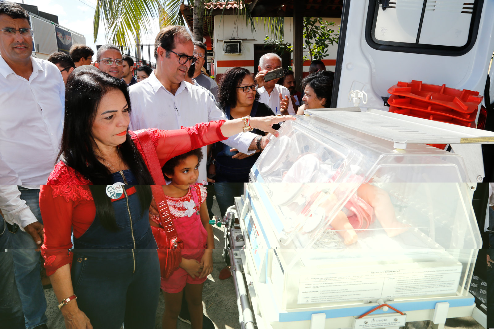 Ambulncia de suporte avanado e incubadora neonatal, entregues neste sbado (6), reforam atuao do SAMU em Lauro de Freitas