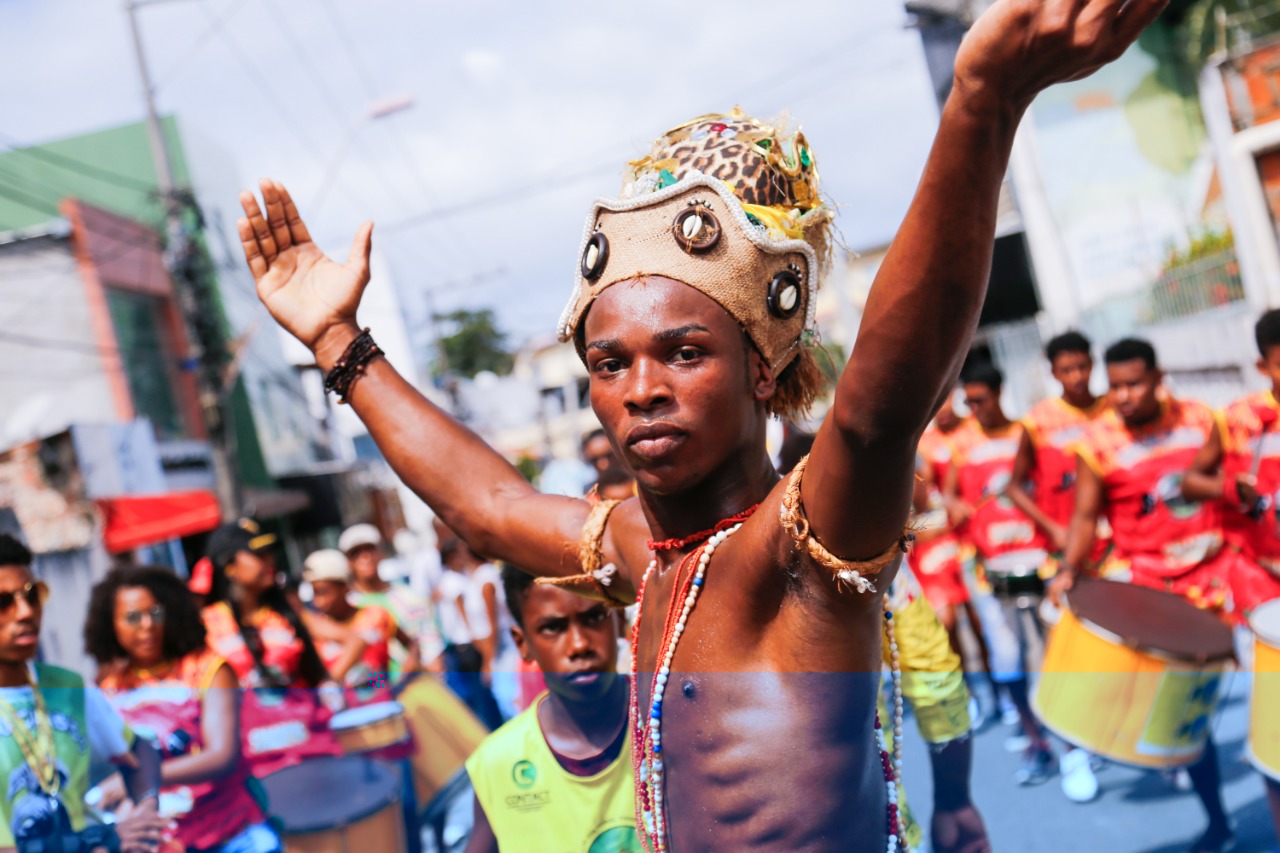 Desfile cvico cultural resgata memrias e encanta pblico nas ruas de Lauro de Freitas