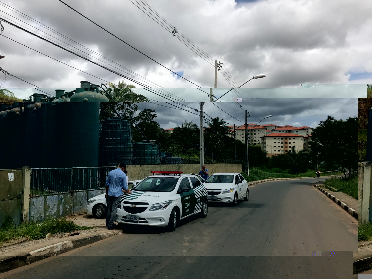 Analistas da Semarh vistoriam obras da Embasa de desobstruo da rede de efluentes na Itinga