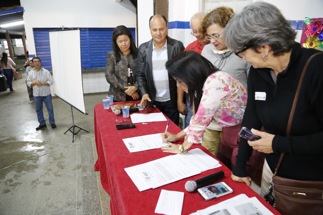 Prefeitura autoriza pavimentao de ruas e reforma de escolas durante Planos de Bairro do Centro