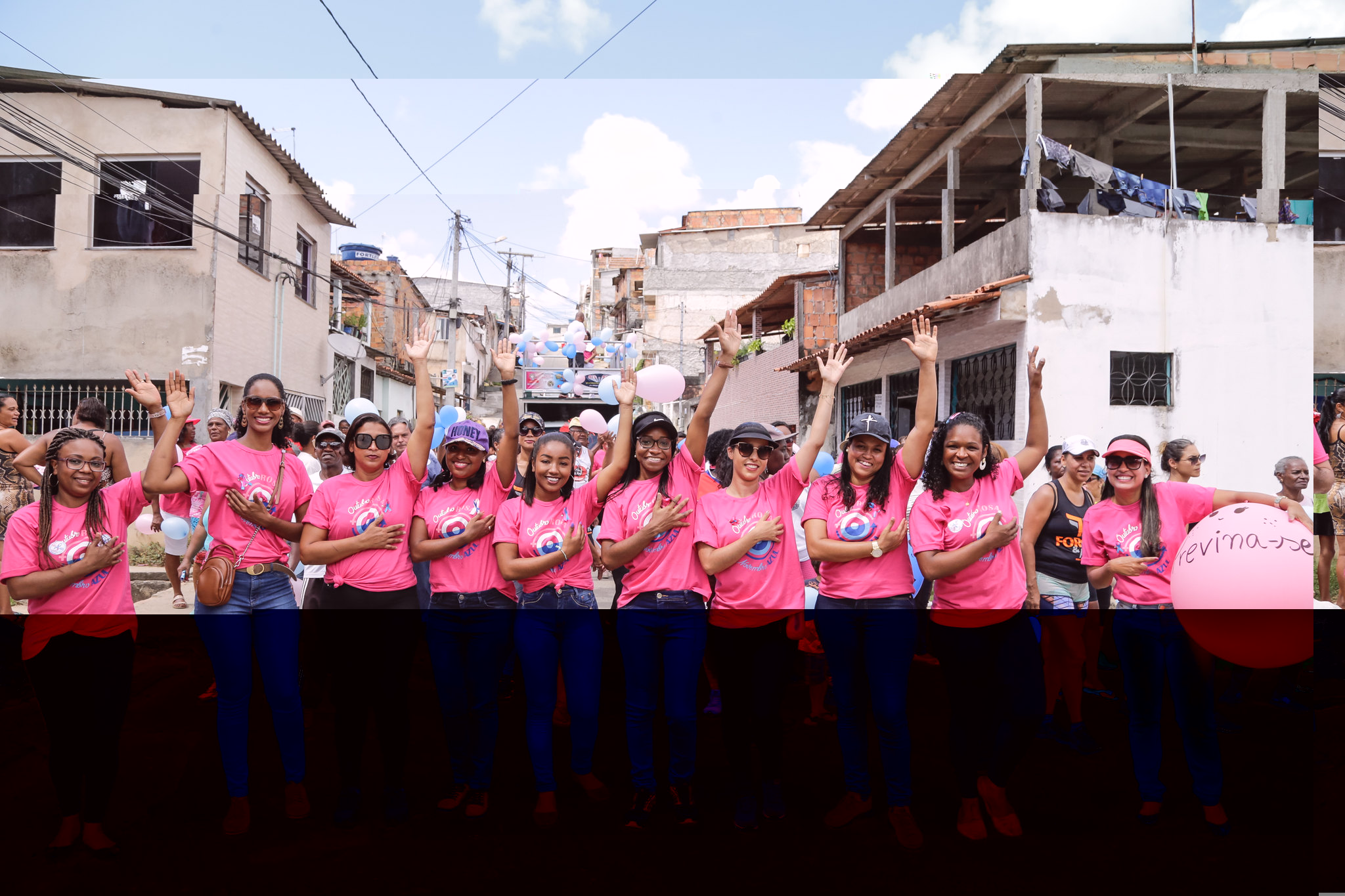 Caminhada no Tarum alerta sobre cncer de mama e lana campanha do Novembro Azul