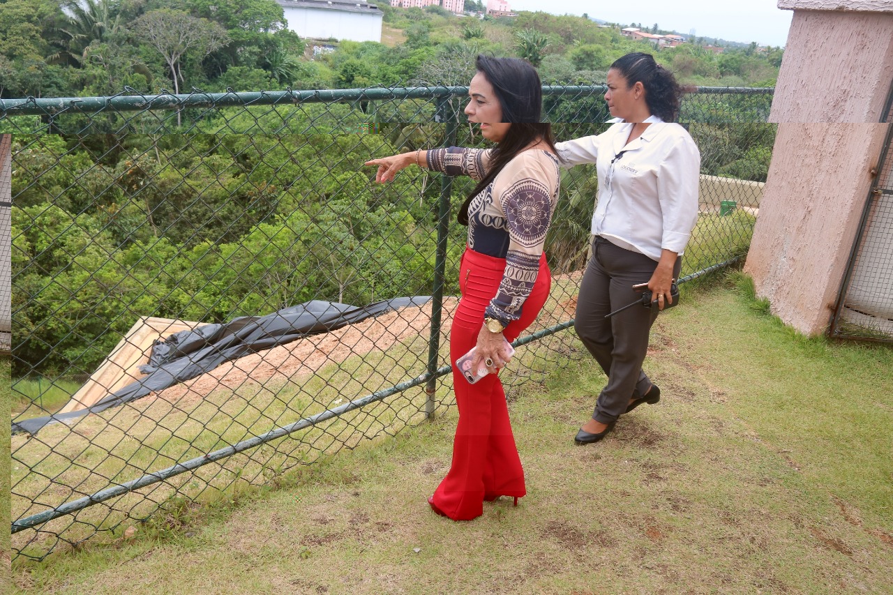 Prefeita vistoria locais afetados pela chuva em Lauro de Freitas