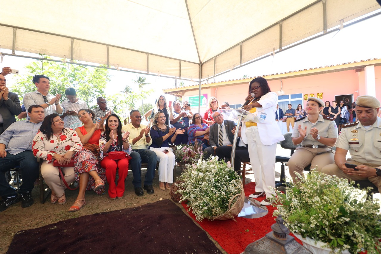 Em discurso de posse, nova titular da SPM de Lauro de Freitas destaca combate ao feminicdio como prioridade