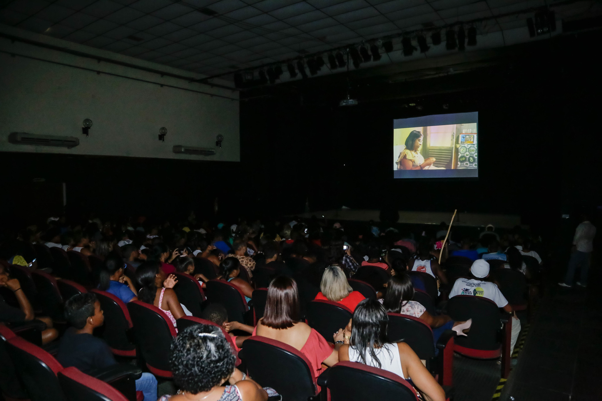 Estudantes de Lauro de Freitas soltam a imaginao na 5 Mostra Educa7 Minutos