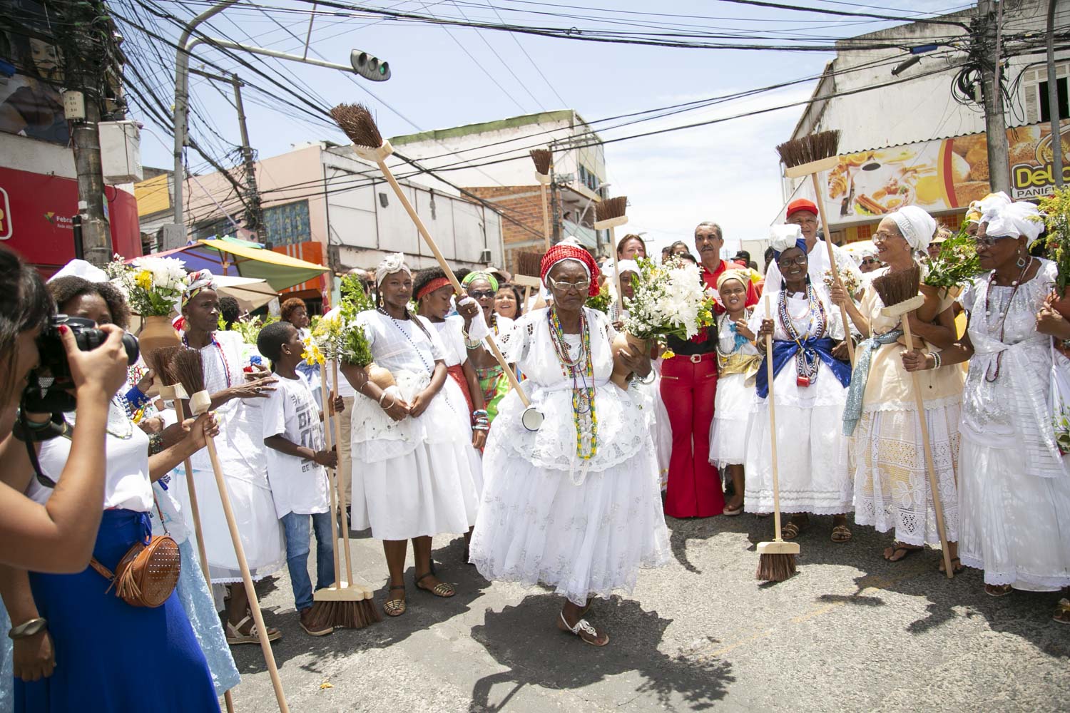 Grupos culturais desfilam no Centro de Lauro em homenagem ao padroeiro, neste sbado (11)