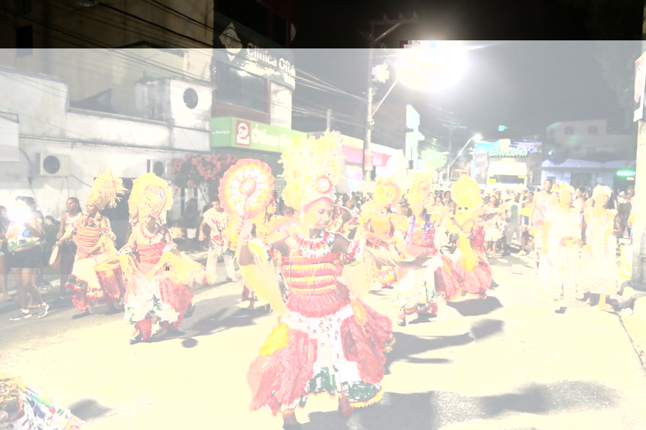 Desfile do Bankoma encanta pblico no Carnaval em Lauro de Freitas