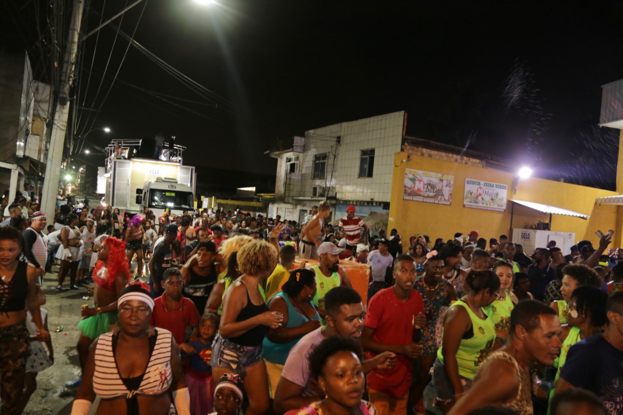 Abertura do Carnaval de Areia Branca foi animado ao som do pagodo