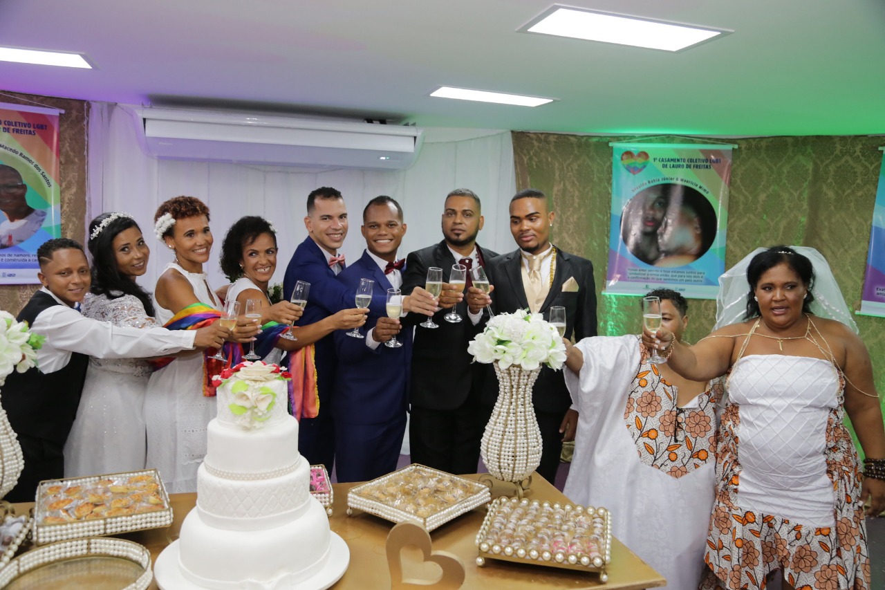 Celebrao  diversidade: casais LGBTQI+ oficializam primeiro casamento homoafetivo em Lauro de Freitas