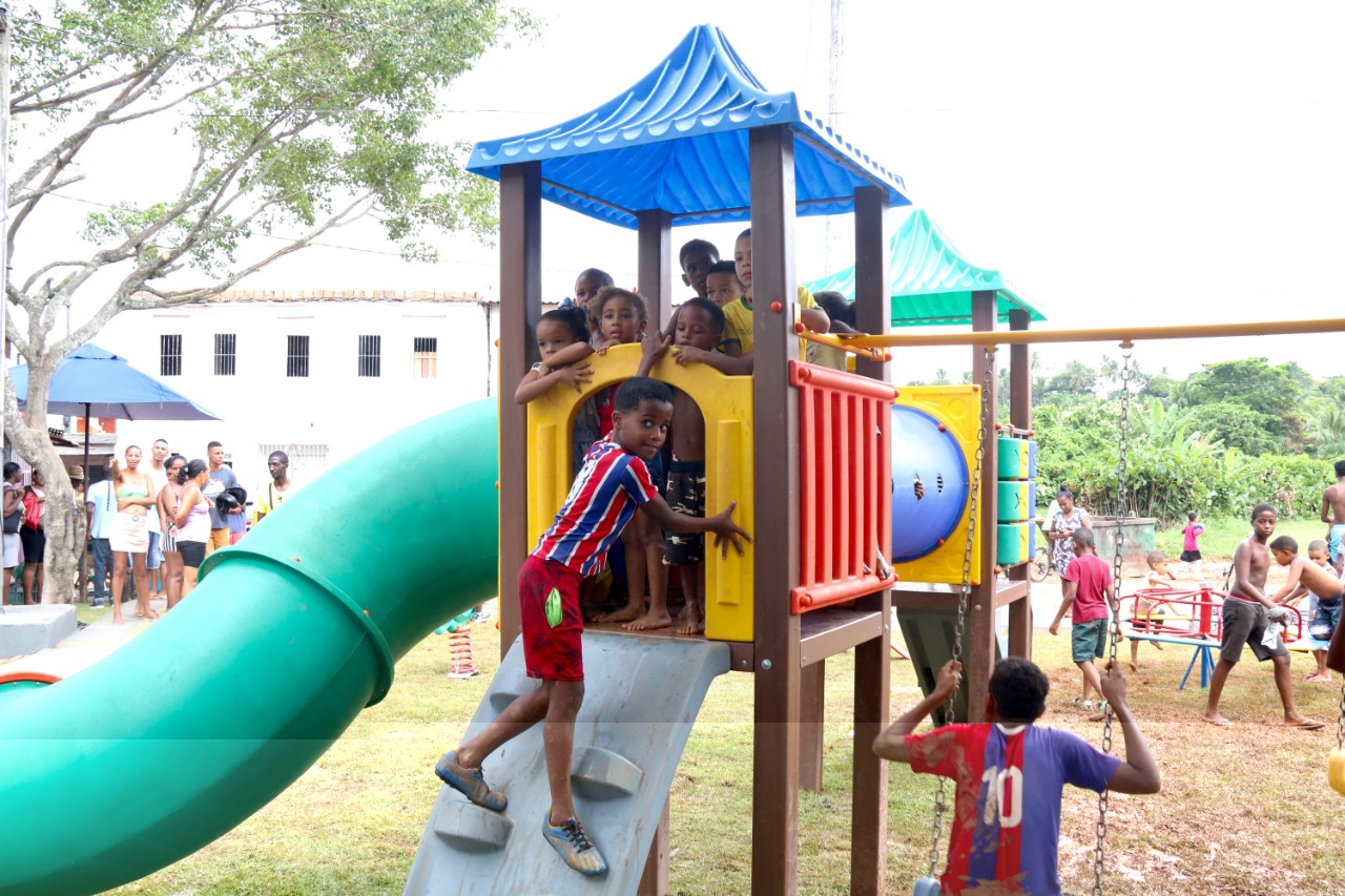 Comunidade do Jardim Tropical comemora entrega de mais uma rea de lazer em Lauro de Freitas