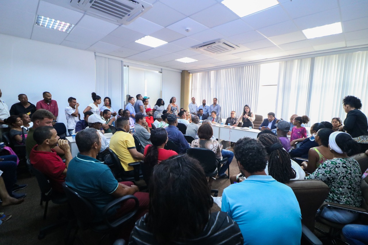 Prefeitura debate organizao do mercado informal com ambulantes de Lauro de Freitas